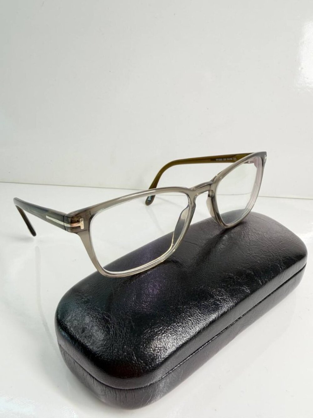 Tom Ford TF5355 Designer Eyeglasses – Made in Italy